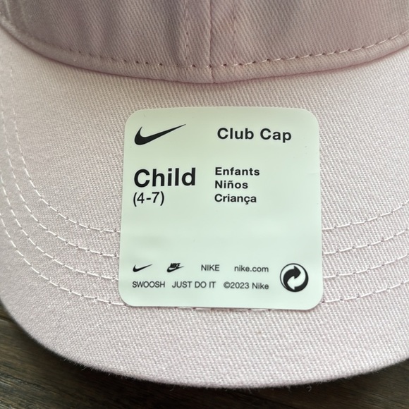 Nike Club Cap Nike Seoosh embroidered logo,velcro back,6 vent panel, summer sun - Picture 9 of 10